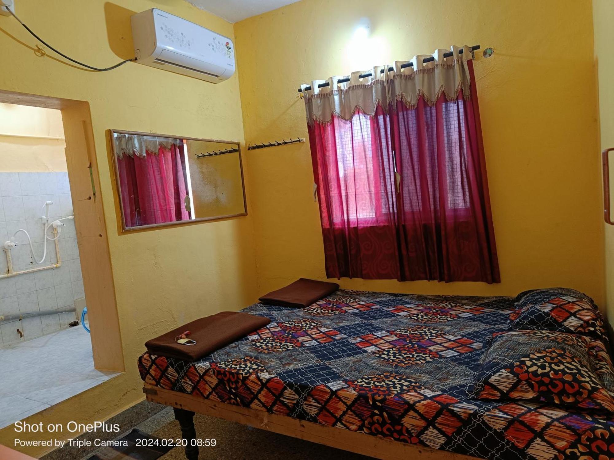 Vicky'S Home Stay Hampi Exterior photo
